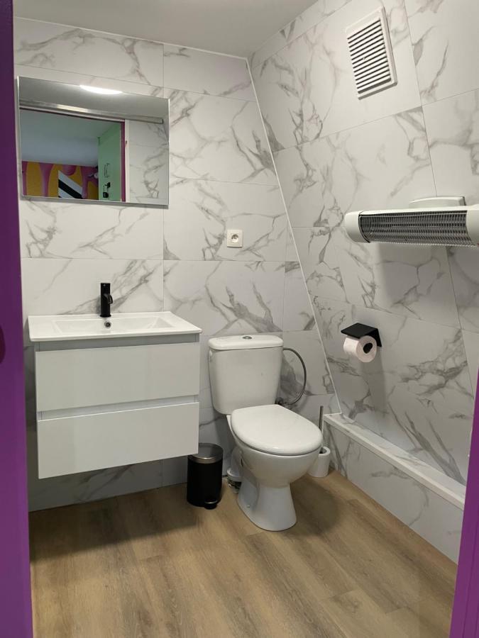 Capsule Forever Young - Jacuzzi - Sauna - Billard - Arcade De Jeux - Netflix & Home Cinema - Ping Pong Hastiere-par-dela Exteriör bild