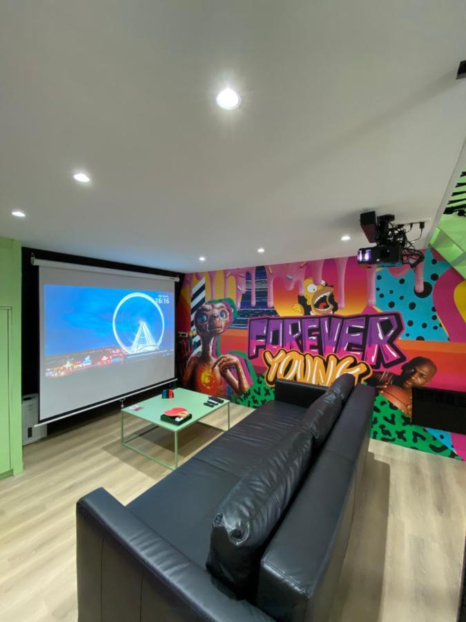 Capsule Forever Young - Jacuzzi - Sauna - Billard - Arcade De Jeux - Netflix & Home Cinema - Ping Pong Hastiere-par-dela Exteriör bild