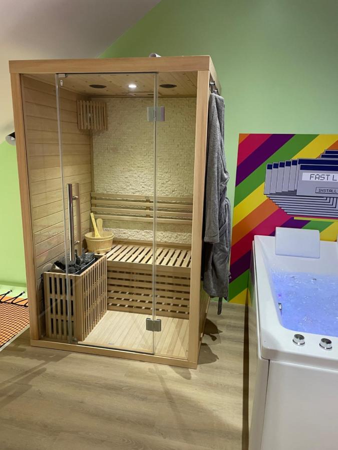 Capsule Forever Young - Jacuzzi - Sauna - Billard - Arcade De Jeux - Netflix & Home Cinema - Ping Pong Hastiere-par-dela Exteriör bild