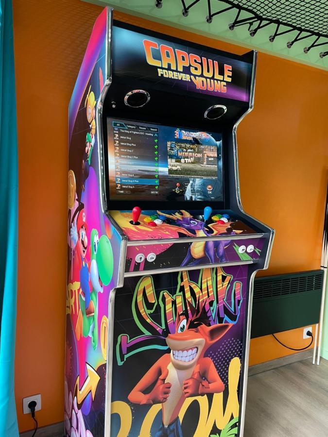 Capsule Forever Young - Jacuzzi - Sauna - Billard - Arcade De Jeux - Netflix & Home Cinema - Ping Pong Hastiere-par-dela Exteriör bild