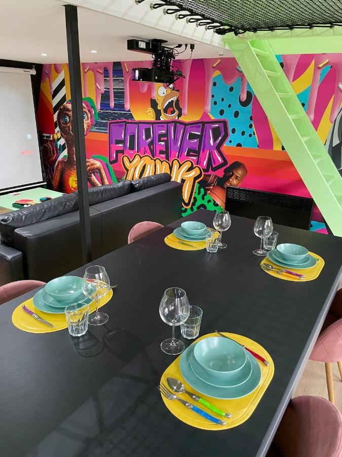 Capsule Forever Young - Jacuzzi - Sauna - Billard - Arcade De Jeux - Netflix & Home Cinema - Ping Pong Hastiere-par-dela Exteriör bild