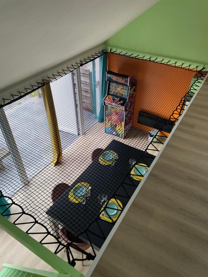 Capsule Forever Young - Jacuzzi - Sauna - Billard - Arcade De Jeux - Netflix & Home Cinema - Ping Pong Hastiere-par-dela Exteriör bild