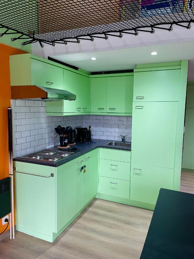 Capsule Forever Young - Jacuzzi - Sauna - Billard - Arcade De Jeux - Netflix & Home Cinema - Ping Pong Hastiere-par-dela Exteriör bild