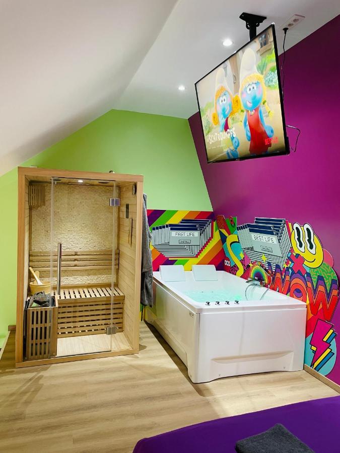 Capsule Forever Young - Jacuzzi - Sauna - Billard - Arcade De Jeux - Netflix & Home Cinema - Ping Pong Hastiere-par-dela Exteriör bild