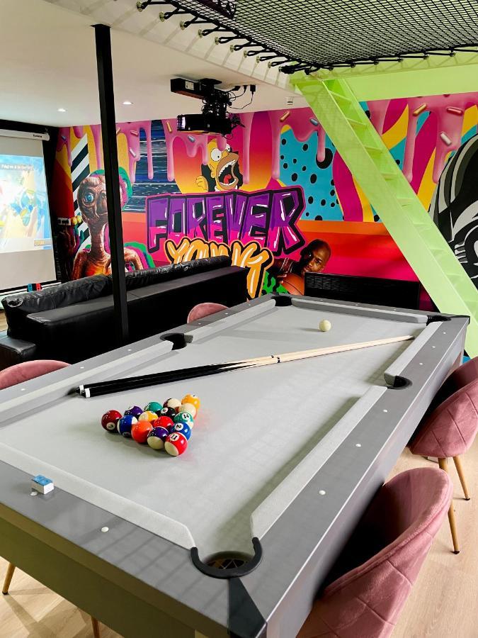 Capsule Forever Young - Jacuzzi - Sauna - Billard - Arcade De Jeux - Netflix & Home Cinema - Ping Pong Hastiere-par-dela Exteriör bild